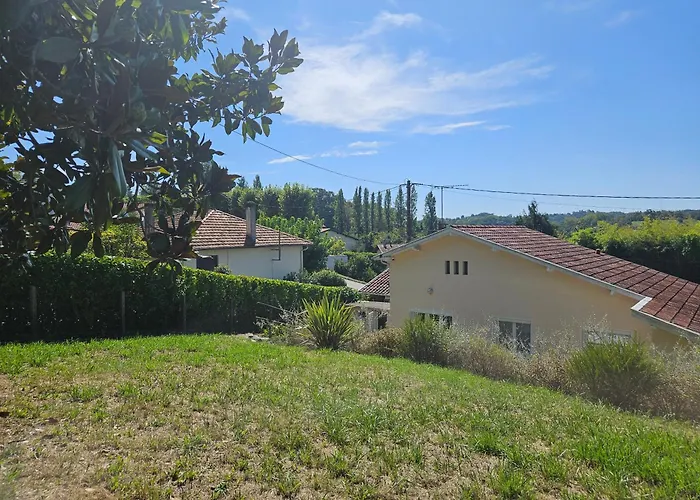 Maison Confortable Avec 3 Et Jardin Clos, Ideale Familles Et Curistes A بيت للعطل